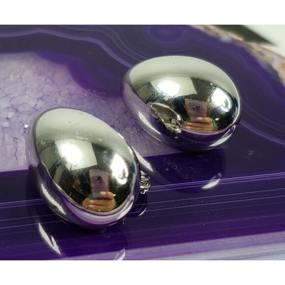 Vintage Signed Monet Egg Shape Silver Tone Clip On Earrings - Picture 5 of 10